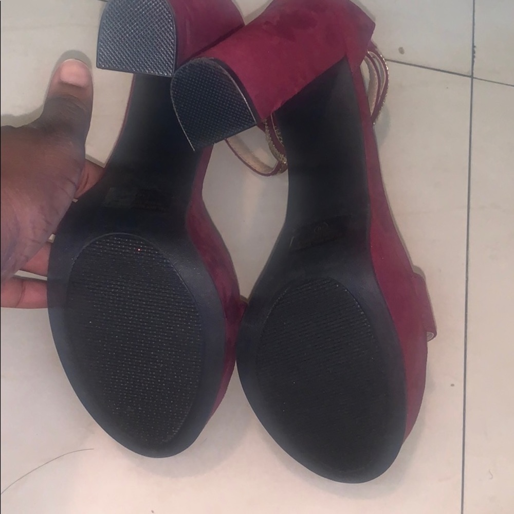 Shoes - Picture 4 of 6